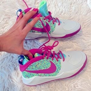 Girls tennis shoe size 5 1/2 brand new never worn